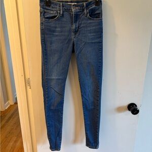 Levi's High-Rise Skinny Jeans in Dark Blue Wash